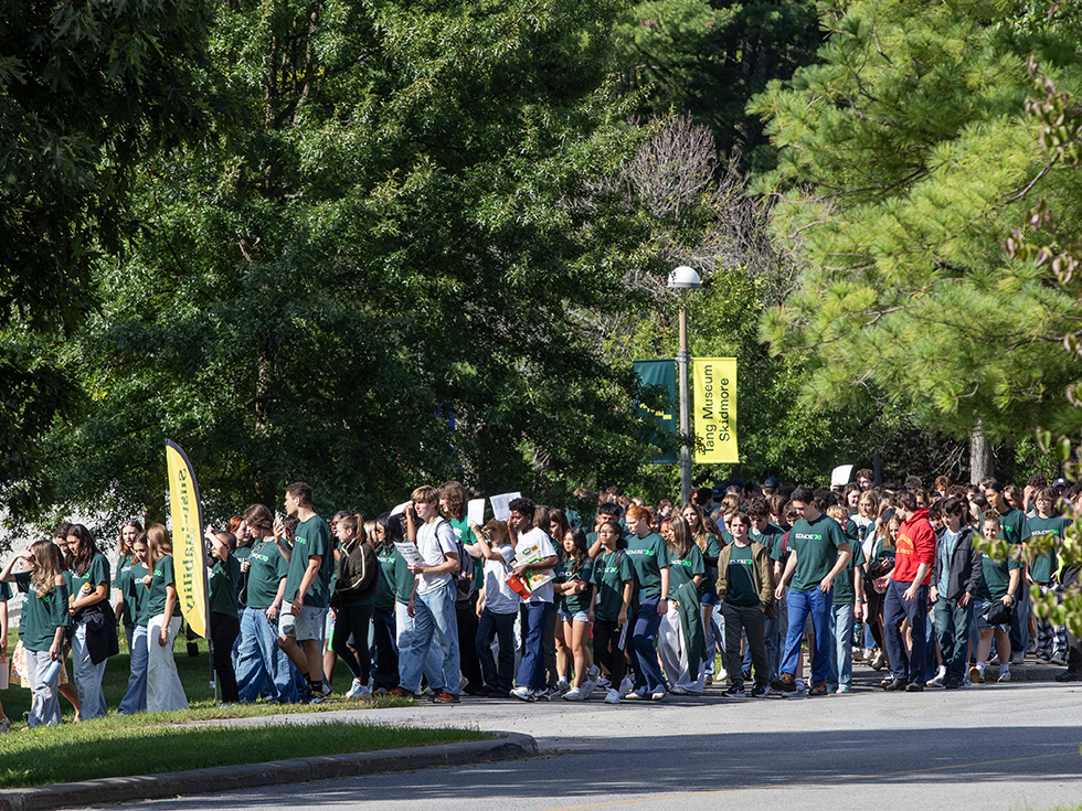 Students walking to New Student Convocation