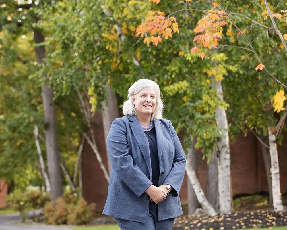 Kristen Zebrowski Stavisky ’92 standing on Skidmore's campus